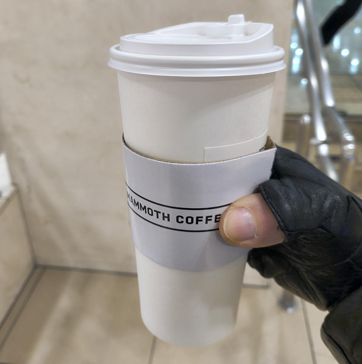 韓国発 飲食店 マンモスコーヒー カフェラテ