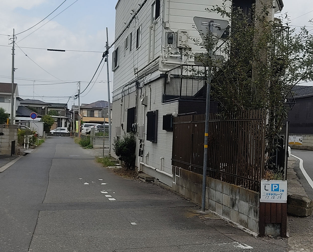 ミヤタクレープ 荒川沖 店舗裏 駐車場 入口 目印